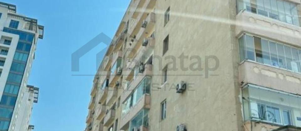 Hüseyn Cavid parkının yanında 5 otaqlı mənzil satılır/121 kv.m. - 2