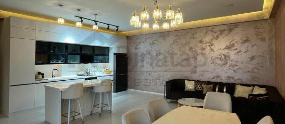 8 Noyabr m/s'na yaxın məsafədə 4 otaqlı mənzil satılır/130 kv.m. - 3