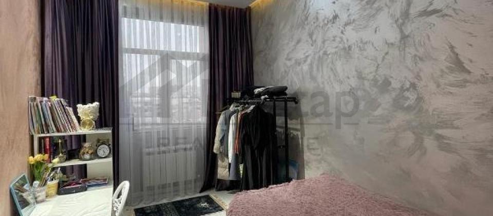 8 Noyabr m/s'na yaxın məsafədə 4 otaqlı mənzil satılır/130 kv.m. - 8