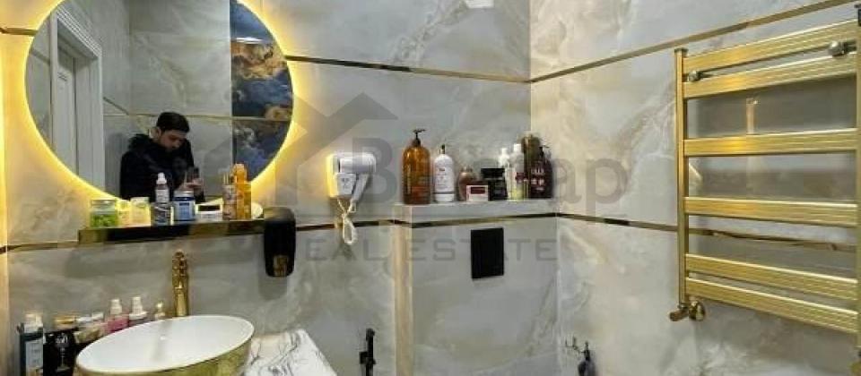 8 Noyabr m/s'na yaxın məsafədə 4 otaqlı mənzil satılır/130 kv.m. - 12