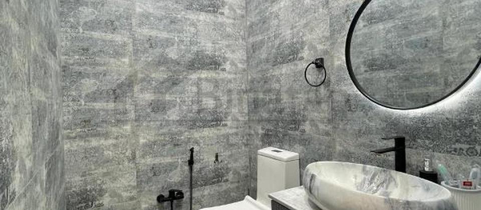 8 Noyabr m/s'na yaxın məsafədə 4 otaqlı mənzil satılır/130 kv.m. - 13