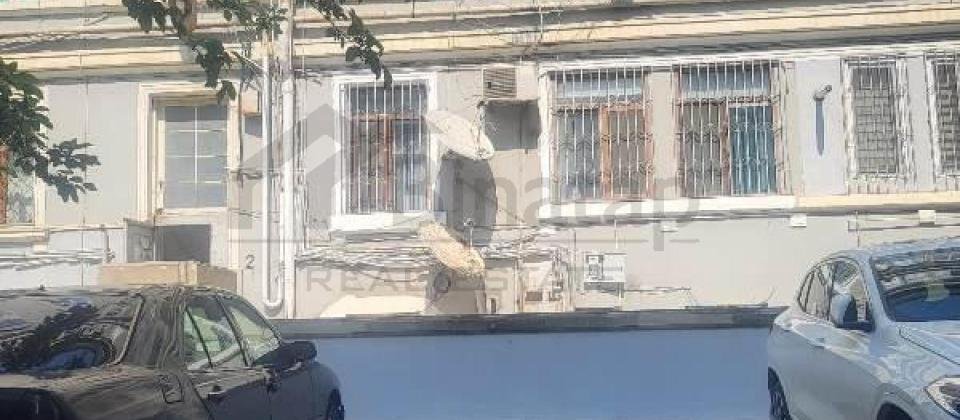 Bulvar və Bayraq Meydanı ilə üzbə üz 3 otaqlı mənzil satılır !!! - 2