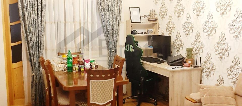 Satılır 2 otaqlı köhnə tikili 55 m², Memar Əcəmi m.