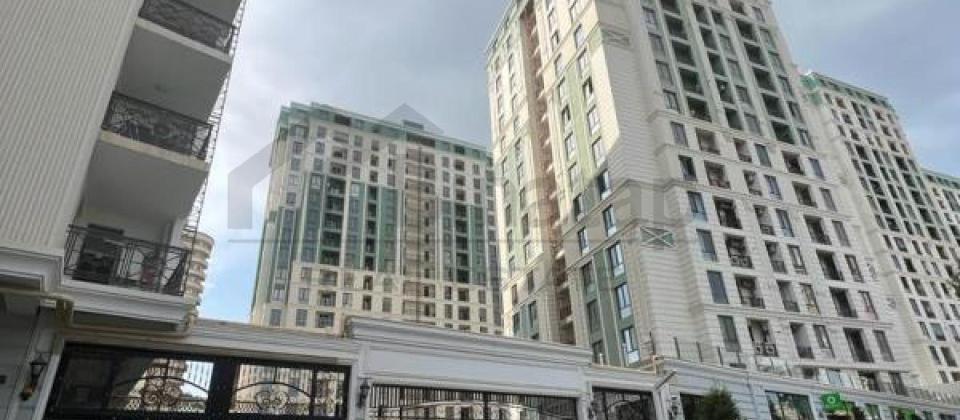Zumrud Residence'də 4 otaqlı mənzil satılır/220 kv.m.