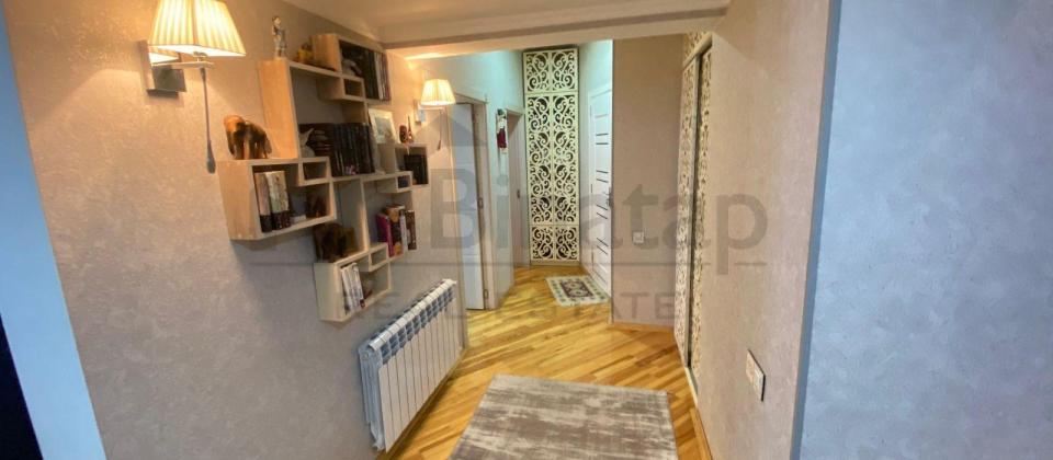 8 Noyabr metrosu