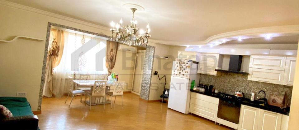 AZADLIQ PR EV SATILIR