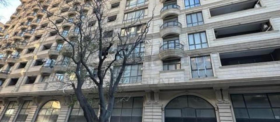 Mərkəzdə..! Pilot Residence'də 3 otaqlı mənzil satılır/145 kv.m.