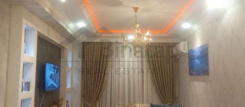 Şərq bazarı və Təhsil Nazirliyinə yaxın 3 otaqlı mənzil satılır/85 kv.m.