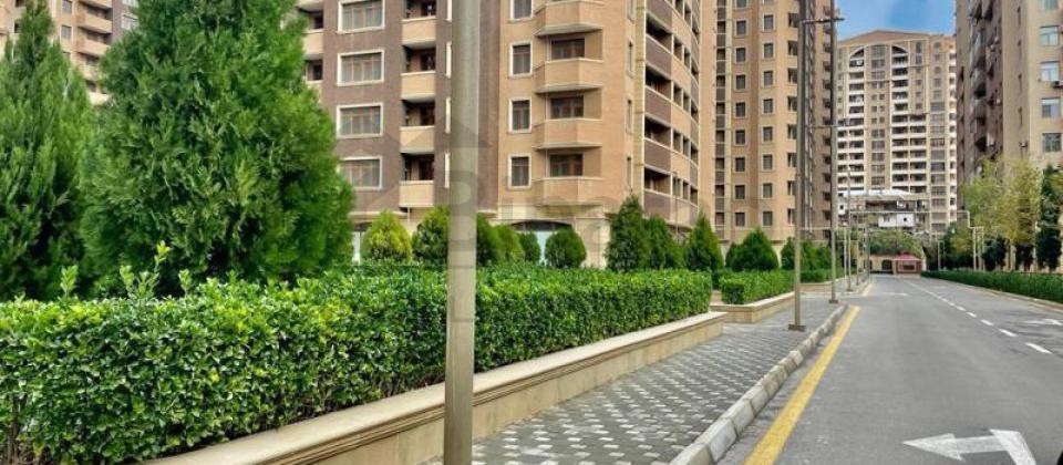 28 May m/s, Galaxy Parkda 3 otaqlı mənzil satılır/151.2 kv.m. - 2