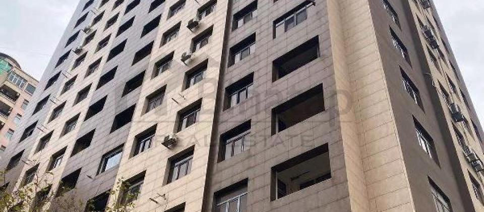 28 May m/s yaxın məsafədə 4 otaqlı mənzil satılır/210 kv.m. - 2