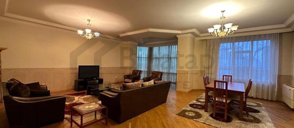 28 May m/s yanında 4 otaqlı mənzil satılır/221 kv.m. - 2