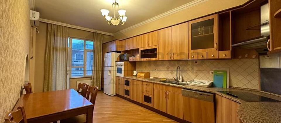 28 May m/s yanında 4 otaqlı mənzil satılır/221 kv.m. - 6