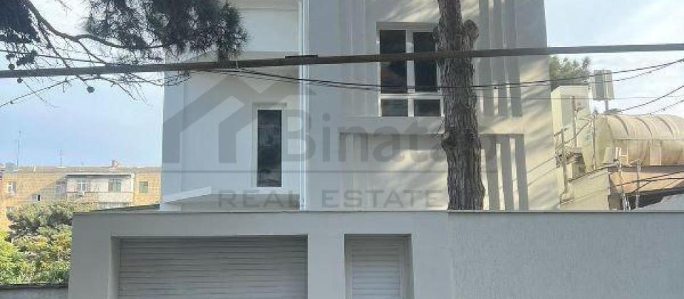 Parlament prospekti, 20 №li məktəbin yanında Villa satılır/270 kv.m. - 2