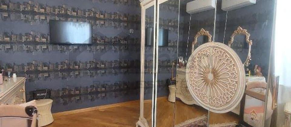 8 Noyabr m/s'na yaxın məsafədə 3 otaqlı mənzil satılır/105 kv.m. - 7