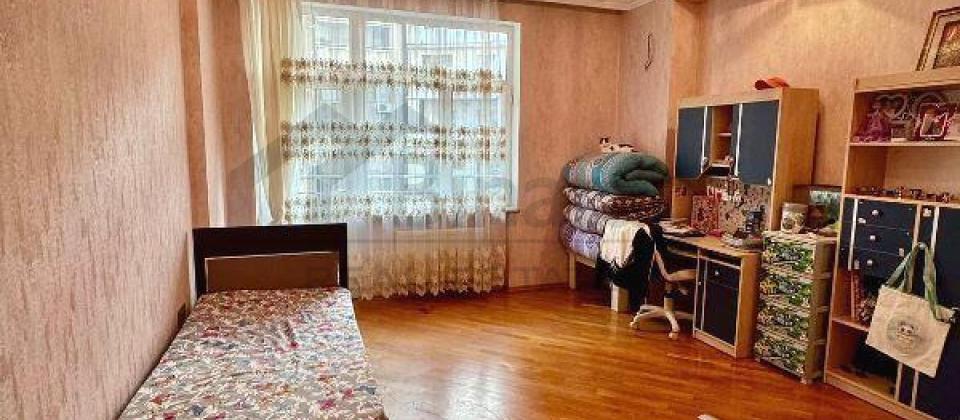 İnşaatçılar prospekti, 16№li Poliklinikanın yanında 3 otaqlı mənzil satılır/123 kv.m. - 3