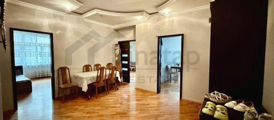 İnşaatçılar prospekti, 16№li Poliklinikanın yanında 3 otaqlı mənzil satılır/123 kv.m. - 6