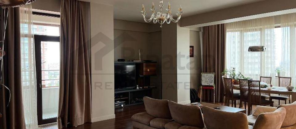 N.Nərimanov heykəlinin yanında 3 otaqlı mənzil satılır/136 kv.m. - 2