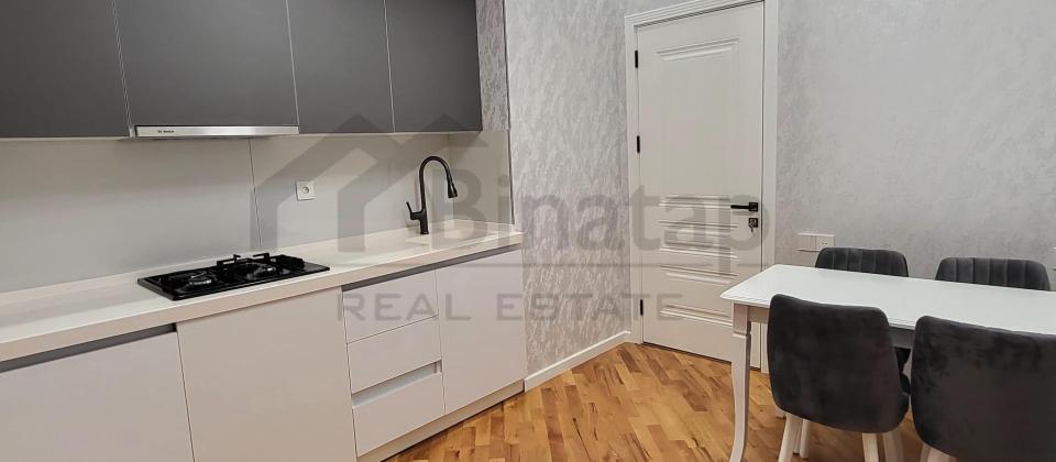 28 May m/s yaxın məsafədə 2 otaqlı mənzil satılır/71 kv.m. - 14