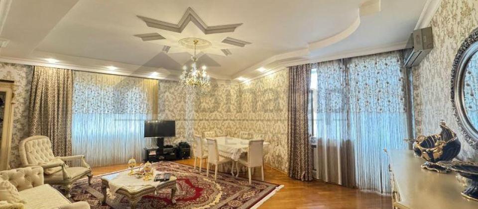 Hüseyn Cavid parkı və Elmlər Akademiyası m/s na yaxın 3 otaqlı mənzil satılır/127 kv.m. - 2