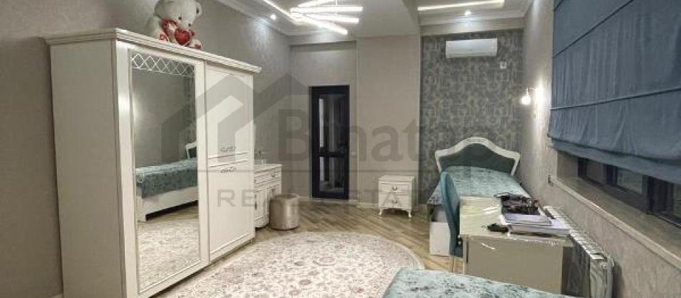 İnqlab, 1№li Asan Xidmətin yanında 3 otaqlı mənzil satılır/145 kv.m. - 10
