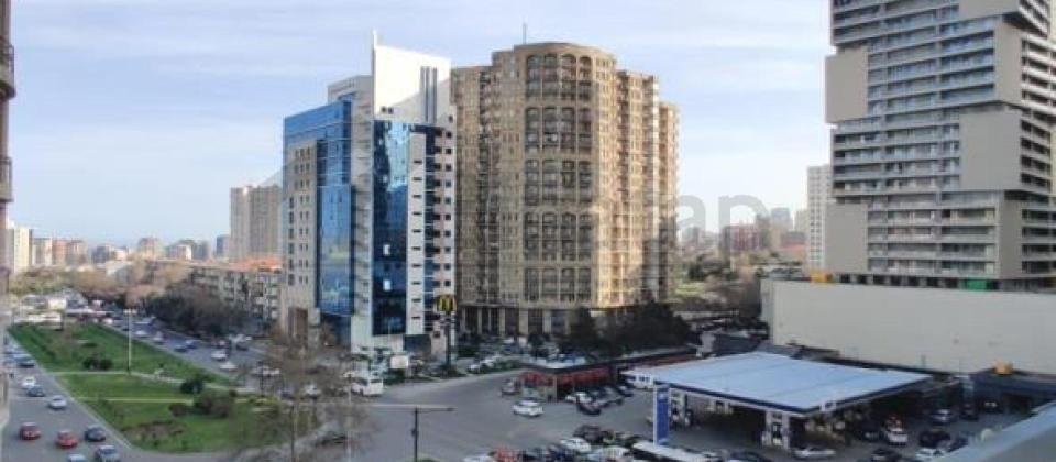 İşıq Mtk..! Tbilisi prospekti, Neptun marketin üstündə 3 otaqlı mənzil satılır/141 kv.m. - 2