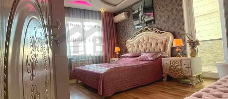 Yaşıl Ada uşaq bağçasının yanı, 8 Noyabr m/s yaxın 3 otaqlı mənzil satılır/135 kv.m. - 2