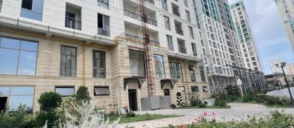 Zumrud Residence də 3 otaqlı mənzil satılır/139 kv.m.