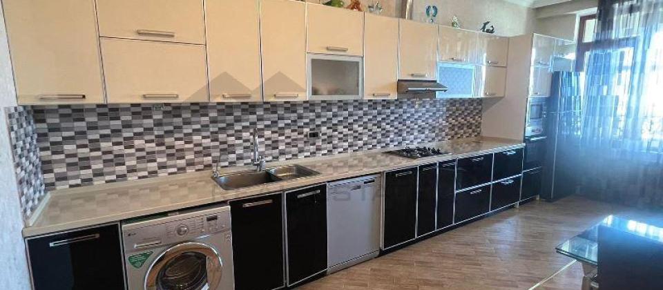 Statistika Komitəsi, Nizami m/s yaxın 4 otaqlı mənzil satılır/205 kv.m. - 9