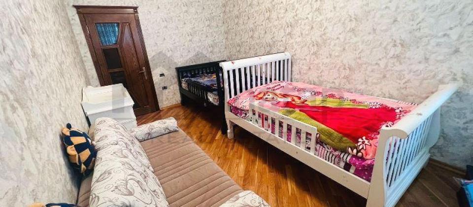 Statistika Komitəsi, Nizami m/s yaxın 4 otaqlı mənzil satılır/205 kv.m. - 10