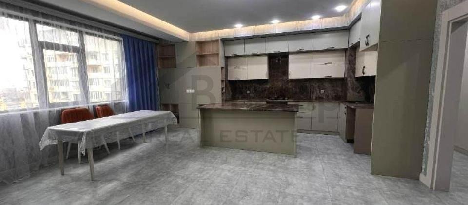 8 Noyabr m/s yanında 4 otaqlı mənzil satılır/138 kv.m. - 3