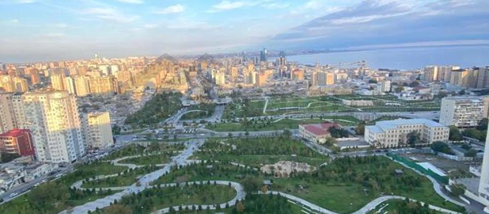 Hüseyn Cavid parkının yanında 4 otaqlı mənzil satılır/245 kv.m. - 14