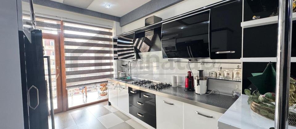 Xarici Dillər Universitetinin yanında 4 otaqlı mənzil satılır/198 kv.m. - 11