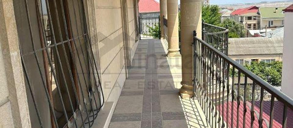 Nəsimi m/s, 9cu mkrn, Heydər Əliyev Məscidinin yanında Villa satılır/430 kv.m. - 15