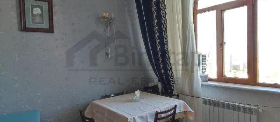 Şərifzadə küçəsi, İnşaatçılar m/s 5 dəqiqəlik məsafədə 3 otaqlı mənzil satılır/75 kv.m. - 3