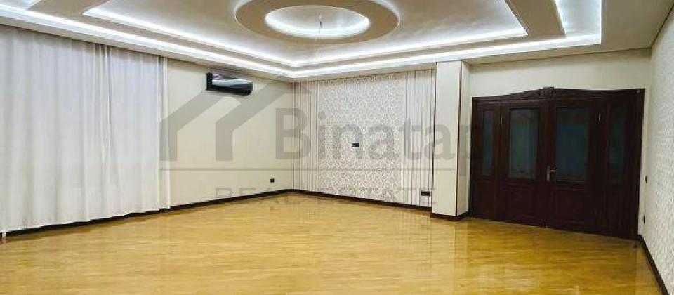 Həsən Əliyev küçəsi (İnqlab), Qafqaz otelin yanında 3 otaqlı mənzil satılır/166 kv.m. - 2