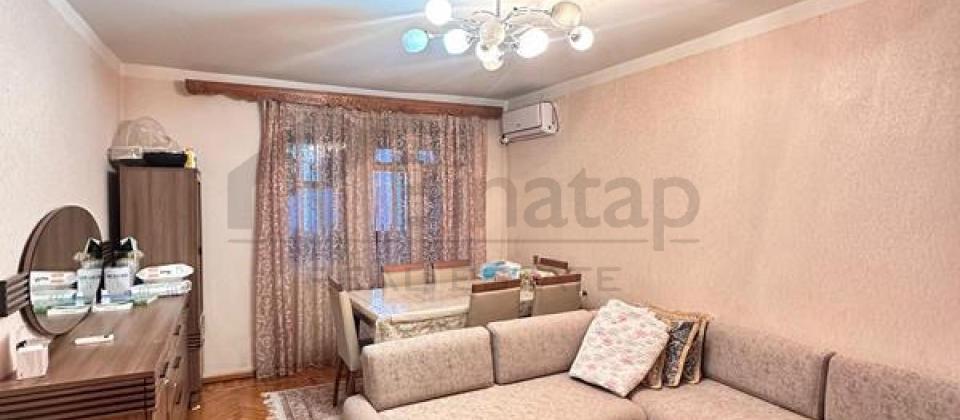 Statistika Komitəsinin yanında 3 otaqlı mənzil satılır/70 kv.m. - 2