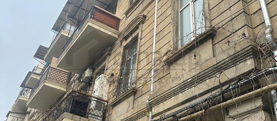 Obyekt satılır..! Mərkəz, Qış parkının yanında yerləşir/70 kv.m. - 2