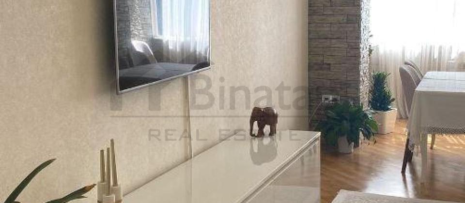 Nizami m/s və 18№li məktəbin yanında 2 otaqlı mənzil satılır/70 kv.m. - 2