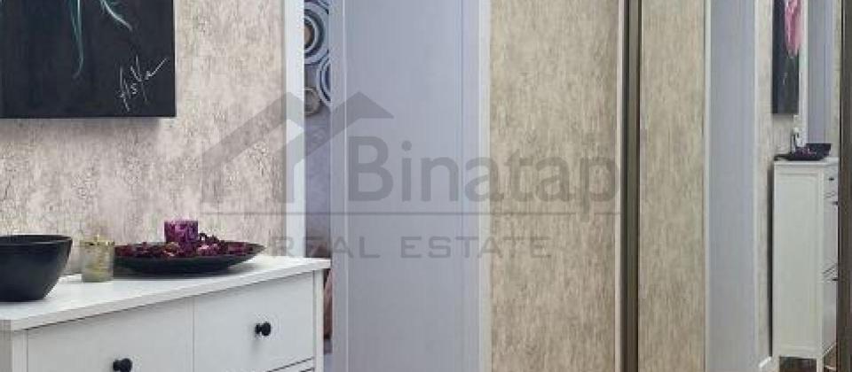 Nizami m/s və 18№li məktəbin yanında 2 otaqlı mənzil satılır/70 kv.m. - 12