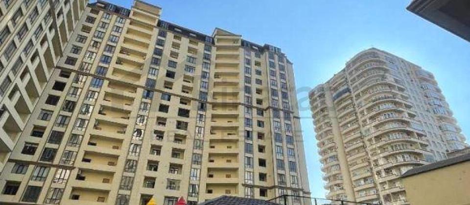 Şərq bazarının yanında 4 otaqlı təmirsiz mənzil satılır/152 kv.m. - 2