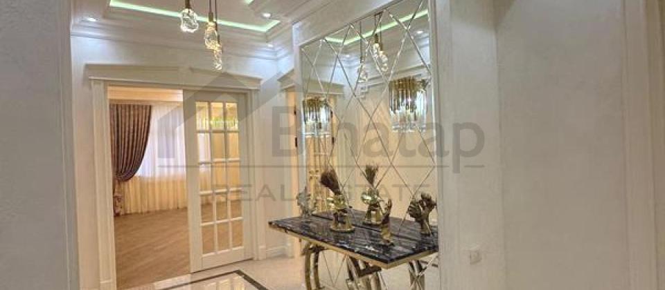 Azadlıq prospekti, Ağ Çiçəyim mağazasının yanında 3 otaqlı mənzil satılır/155 kv.m. - 10