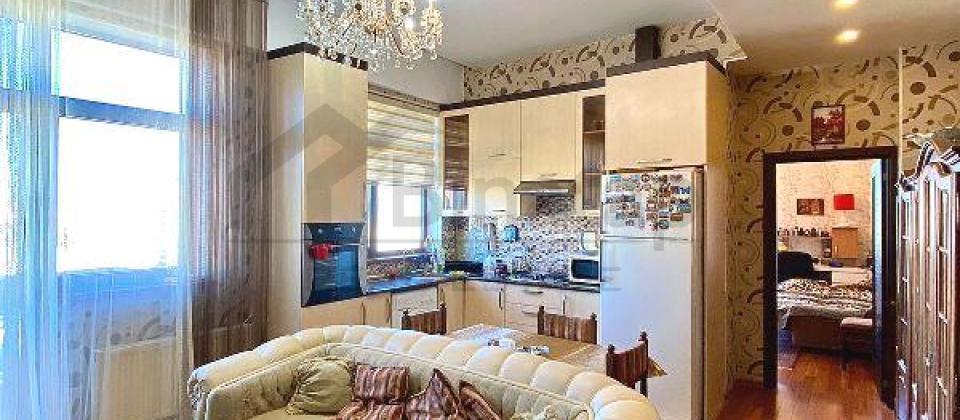 Hüseyn Cavid parkı və Elmlər Akademiyası m/s na ynında 3 otaqlı mənzil satılır/93 kv.m. - 3