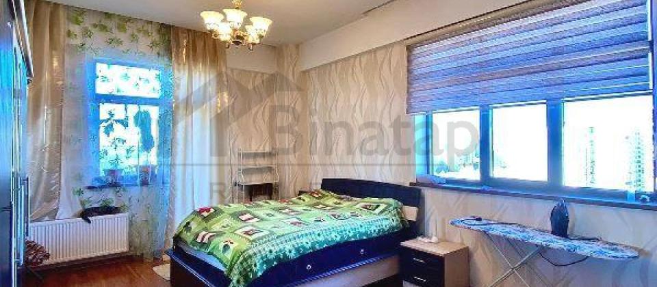 Hüseyn Cavid parkı və Elmlər Akademiyası m/s na ynında 3 otaqlı mənzil satılır/93 kv.m. - 6