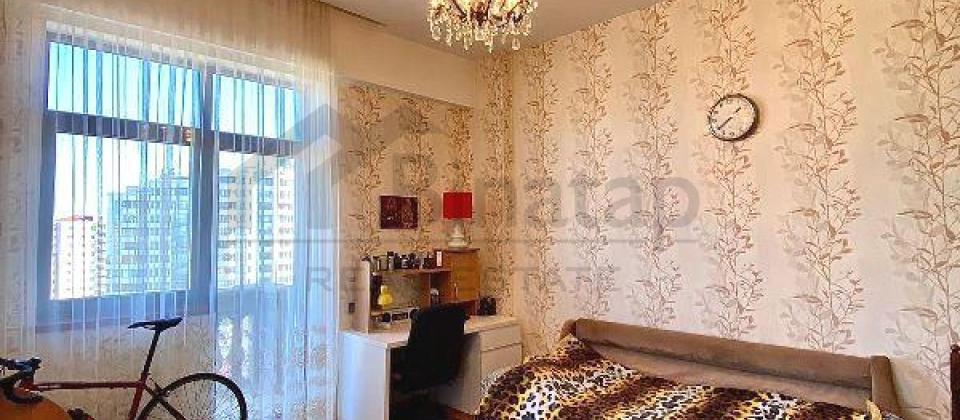 Hüseyn Cavid parkı və Elmlər Akademiyası m/s na ynında 3 otaqlı mənzil satılır/93 kv.m. - 8