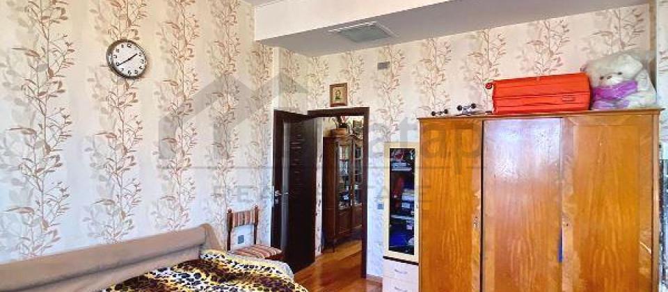 Hüseyn Cavid parkı və Elmlər Akademiyası m/s na ynında 3 otaqlı mənzil satılır/93 kv.m. - 10