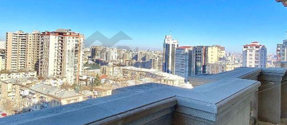 Hüseyn Cavid parkı və Elmlər Akademiyası m/s na ynında 3 otaqlı mənzil satılır/93 kv.m. - 12