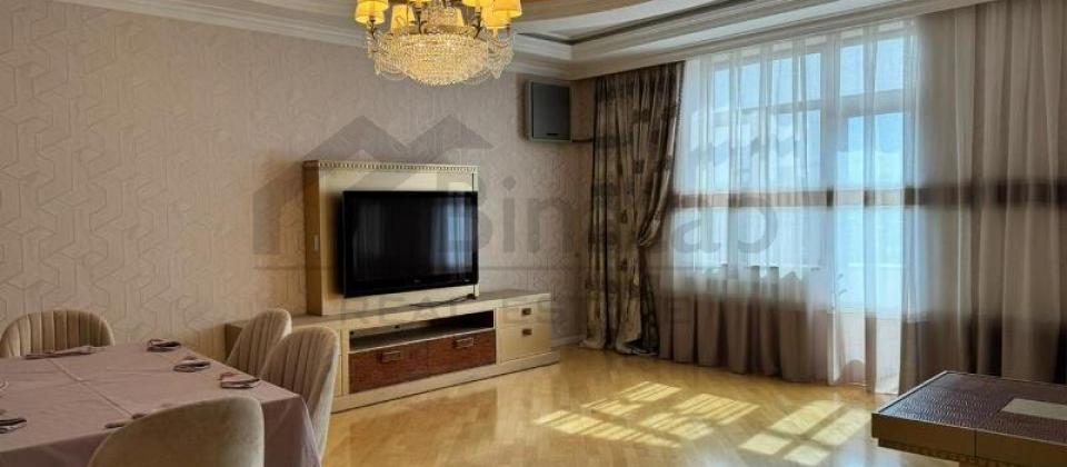 Zabitlər parkı və Göy Məscidinin yanında 2 otaqlı mənzil satılır/100 kv.m. - 2