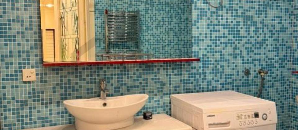 Zabitlər parkı və Göy Məscidinin yanında 2 otaqlı mənzil satılır/100 kv.m. - 10