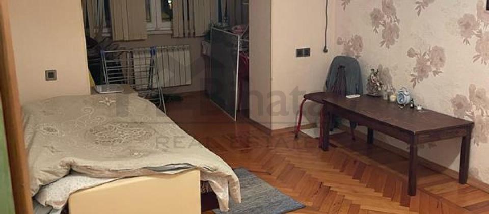 1 otaqli menzil satilir, 20№li mektebin yaninda yerleshir/30 kv.m. - 2