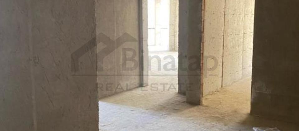 Azadliq prospekti, 28 May m/s yaxin 4 otaqli temirsiz menzil satilir/242 kv.m. - 10